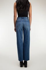 MID-RISE STRAIGHT LEG JEAN
