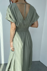 MIDI CRINKLE V-NECK DRESS