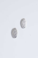 FLAT OVAL-SHAPE EARRING