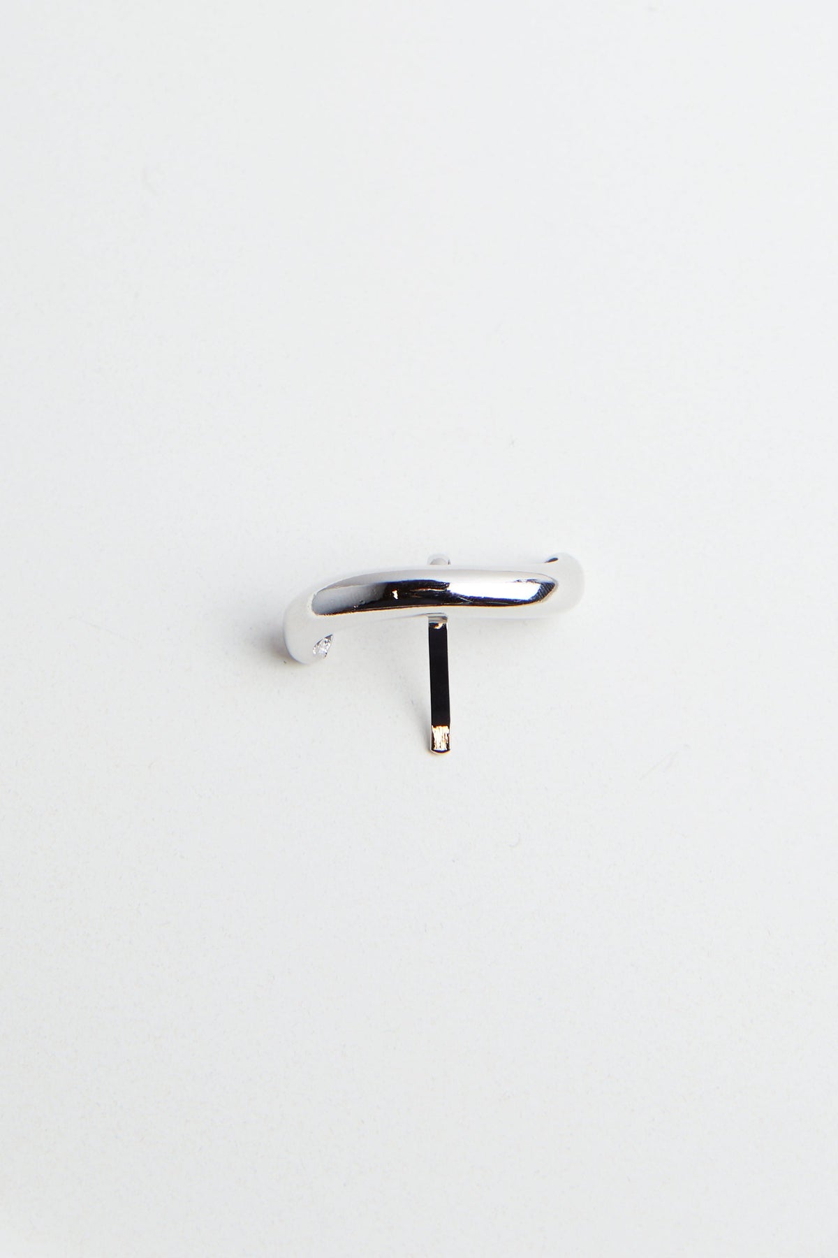 ABSTRACT PIPE-SHAPED HAIR CLIP