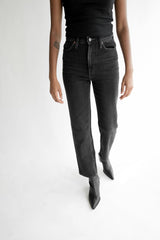 OAK ESSENTIAL STRAIGHT LEG HIGH-RISE JEAN
