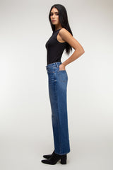 MID-RISE STRAIGHT LEG JEAN