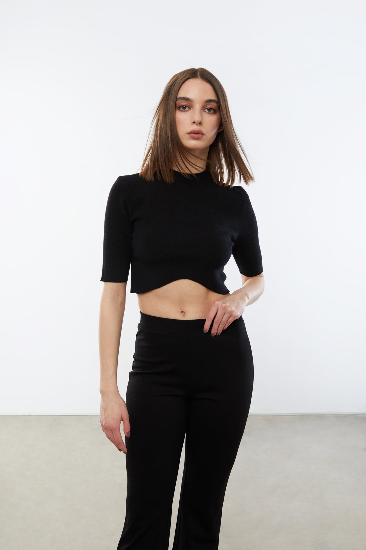 CROPPED MOCKNECK SWEATER