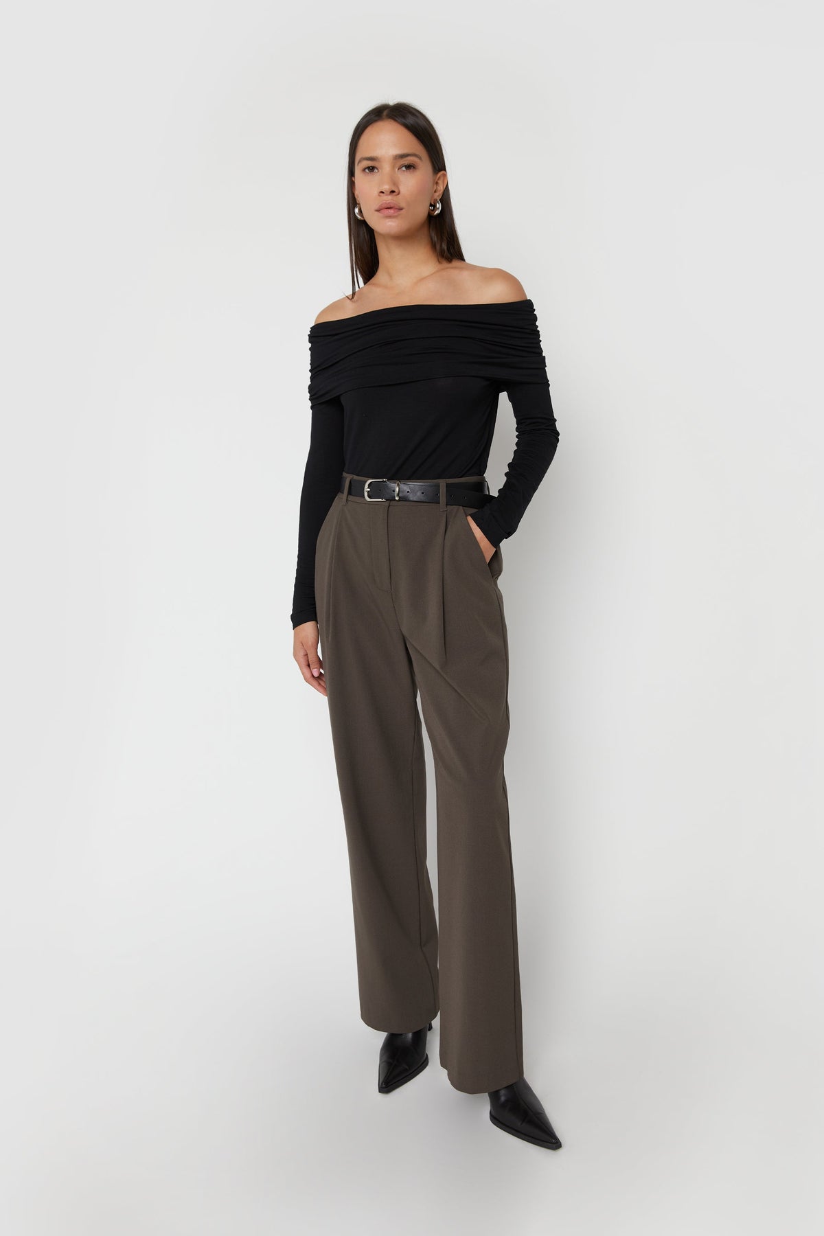 OFF-SHOULDER TOP